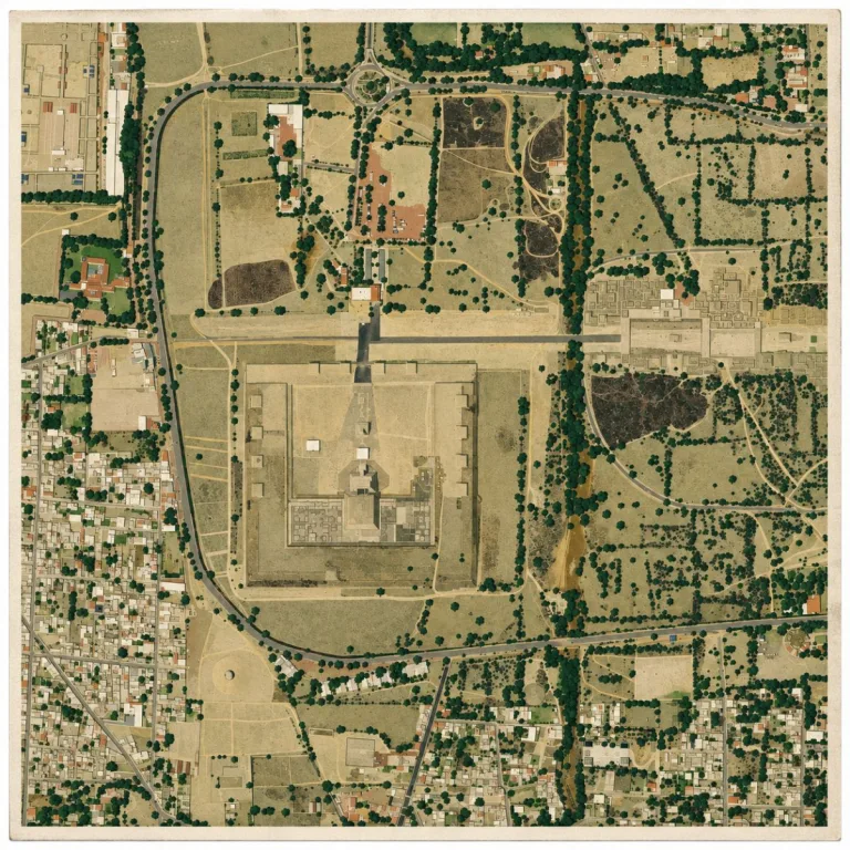Illustrated aerial site map of southern Teotihuacan showing the Citadel, the southern Avenue of the Dead, surrounding archaeological complexes, roads, and modern neighborhoods.
